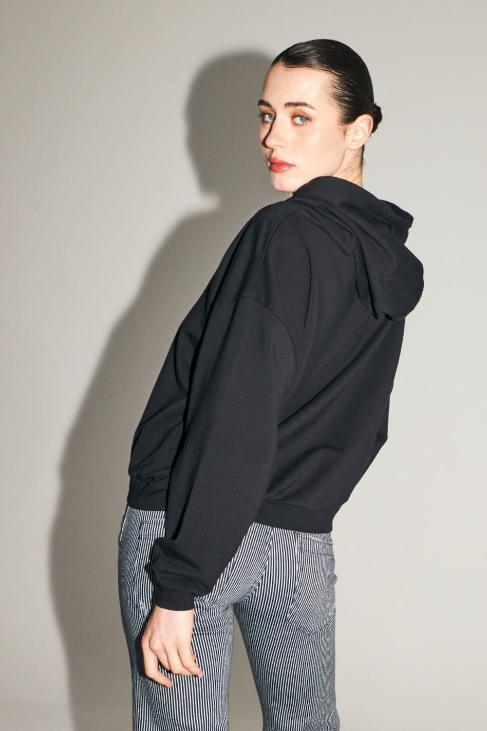Le Sweatshirt A  Capuche Kira Soul Mate En Coton Organique Fabriqué Au Portugal