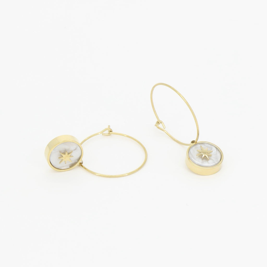 Boucle D'Oreilles Raimanu Résine Blanche - Laiton Doré