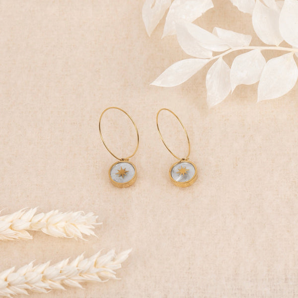 Boucle D'Oreilles Raimanu Résine Blanche - Laiton Doré