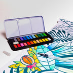Coffret aquarelle OMY utilisé sur coloriage, parfait pour laisser libre cours à sa créativité dès 6 ans