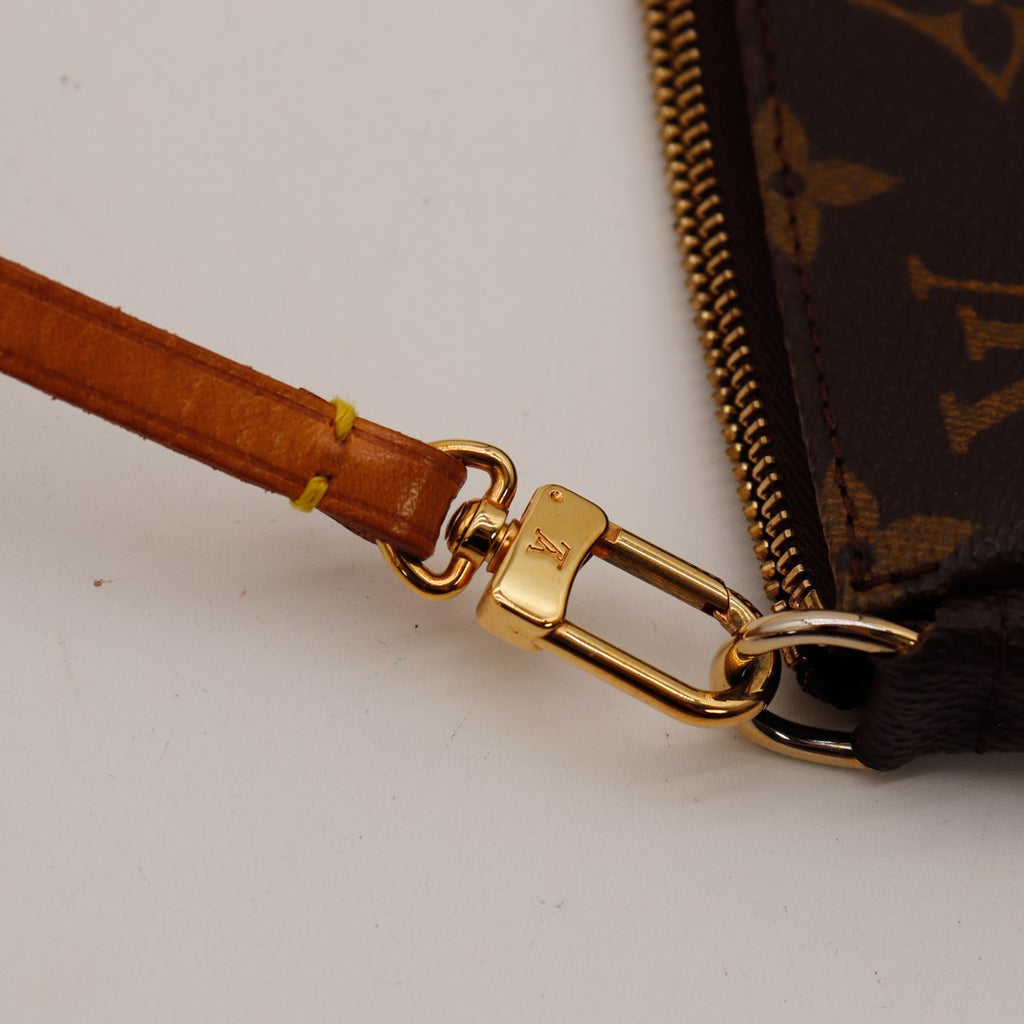 La Pochette Accessoires Louis Vuitton