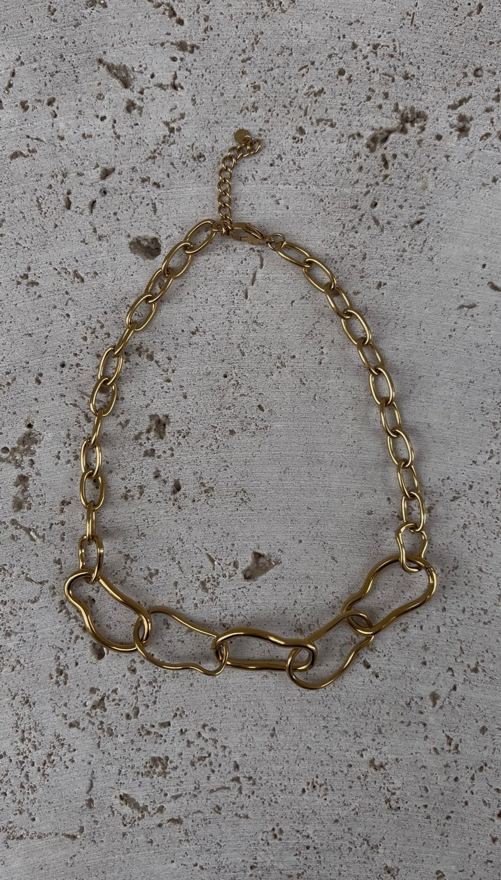 Collier Outline