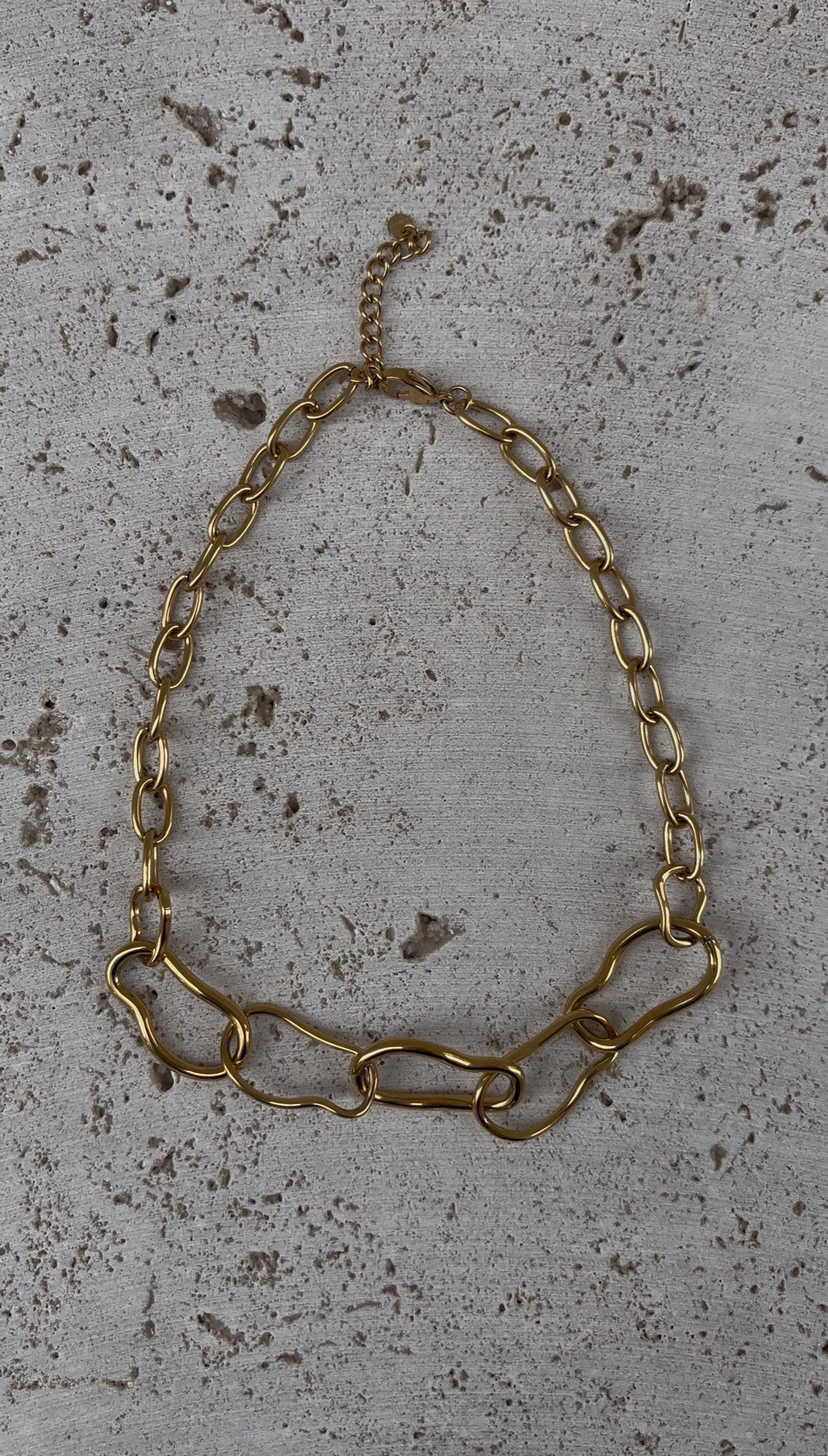 Collier Outline