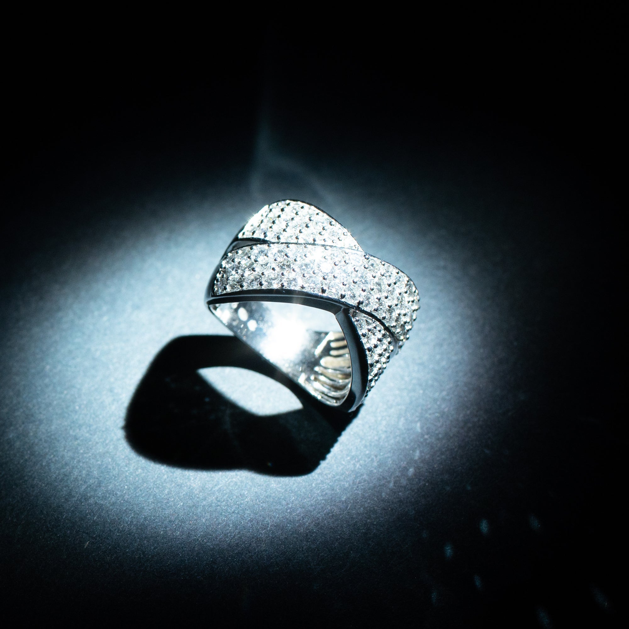Bague "Ruban De Lumière" Diamants: 2Ct/79 - Or Blanc 375/1000