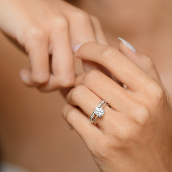 Bague "Majestueuse" Or Blanc 375/1000 Et Zirconium