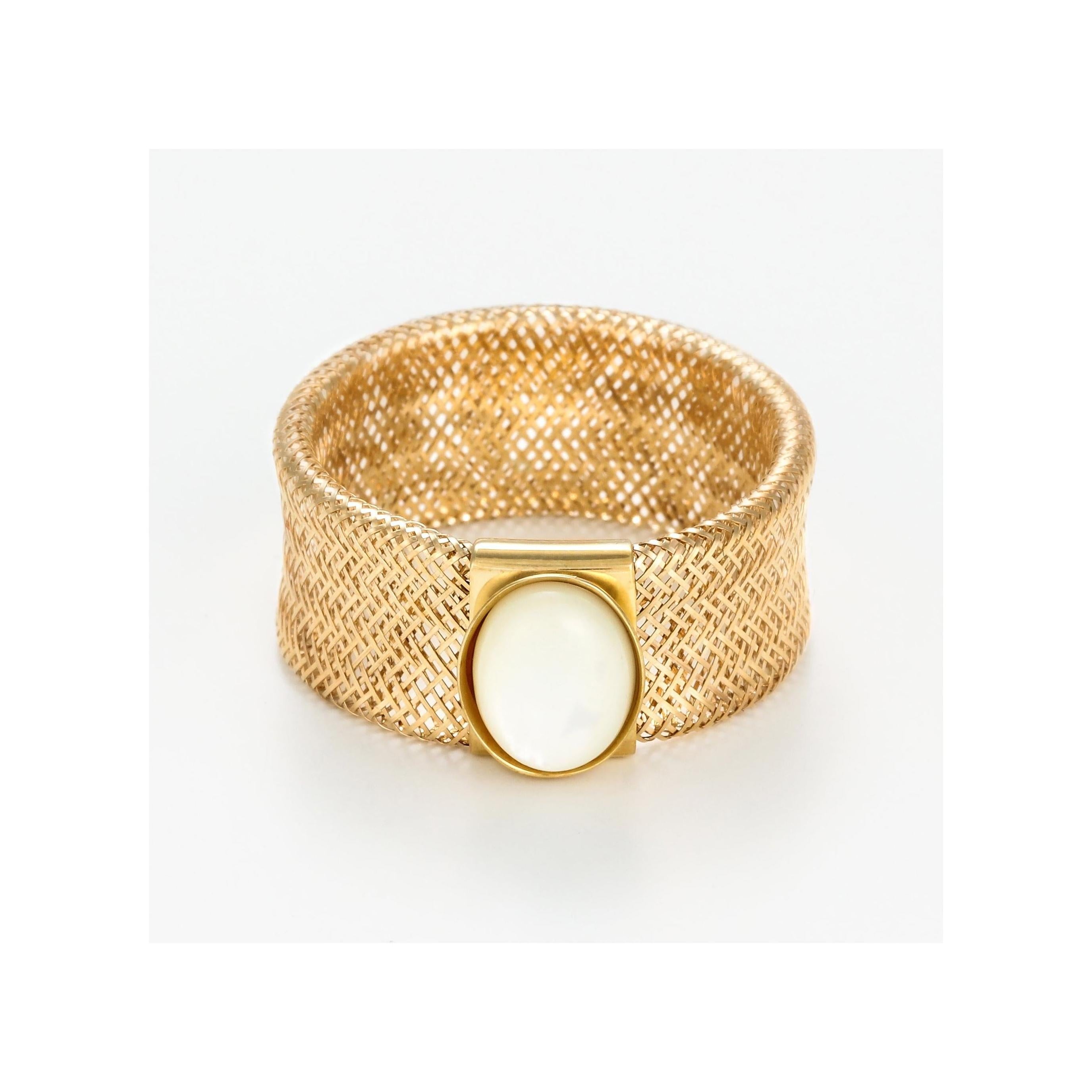 Bague " Nacre Flamboyant" Or Jaune 375/1000