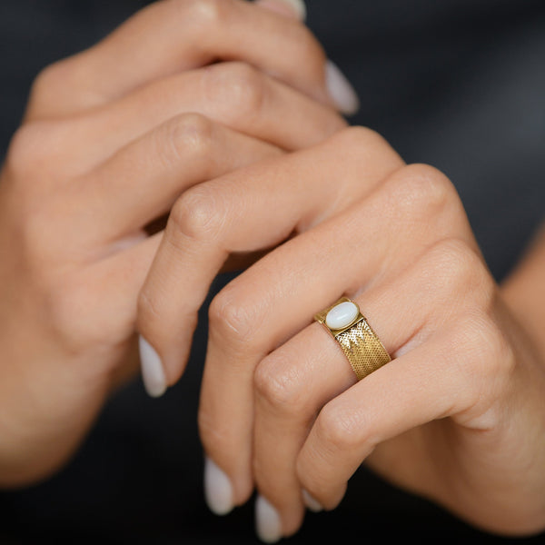 Bague " Nacre Flamboyant" Or Jaune 375/1000