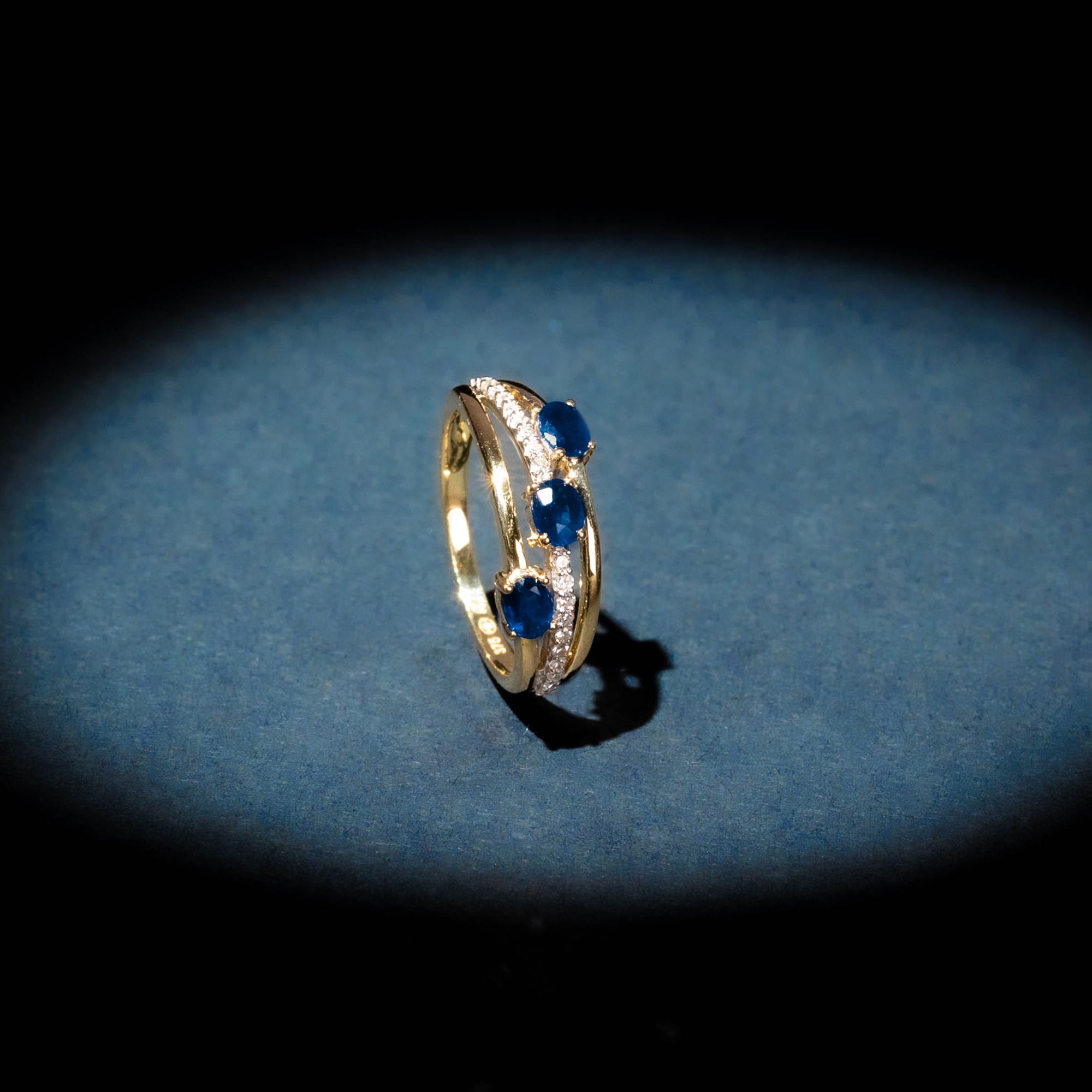 Bague "Trio De Saphir" D0,09Ct/20 + Saphir0,69Ct/3 - Or Jaune 375/1000