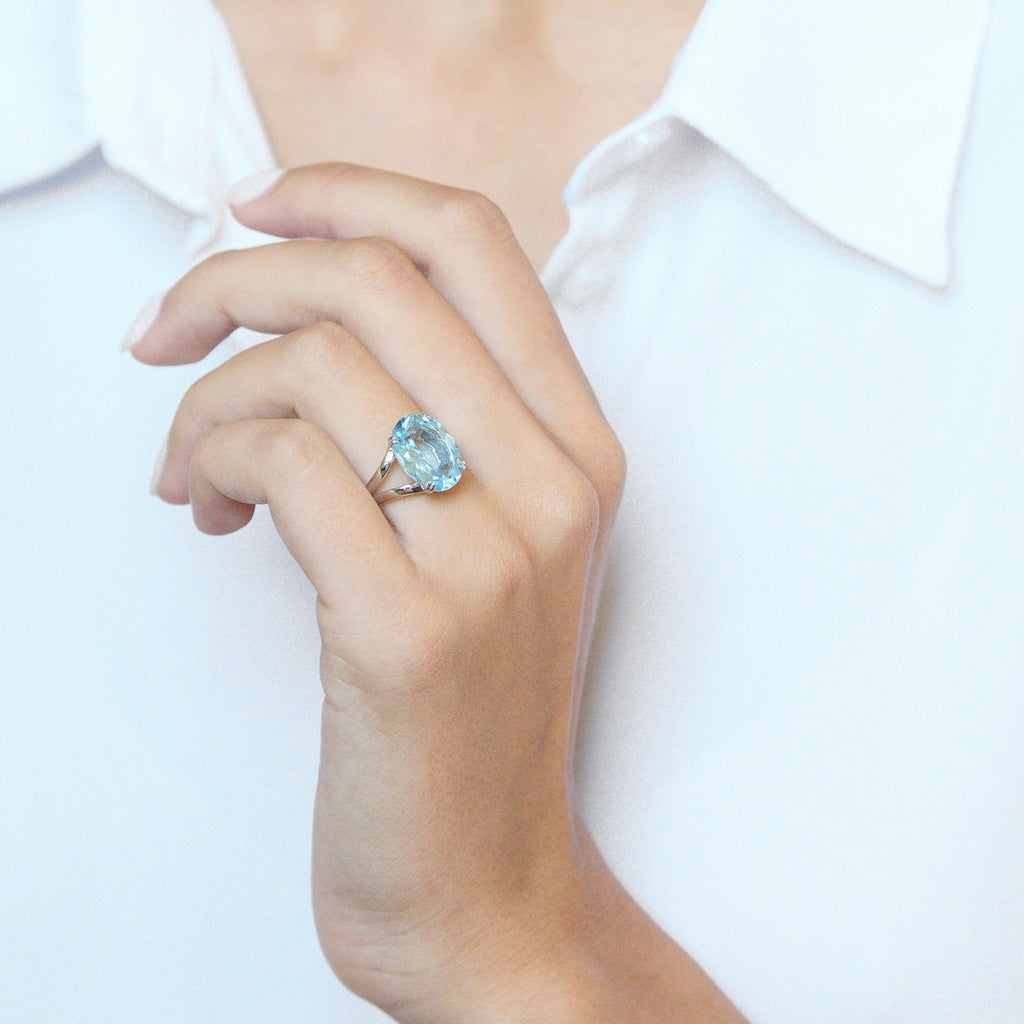 Bague "Pattaya" D0,05/2 & Topaze Bleue 6,4/1 - Or Blanc 375/1000