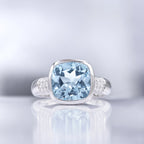 Bague "Lagon" Topaze Bleue Diamants 0,17/18 Tb 5,28/1 - Or Blanc 375/1000