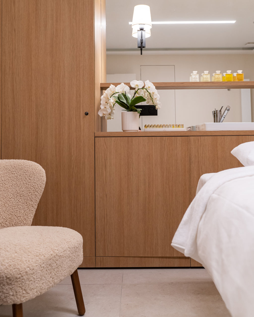Spa Black Door Paris 8 - Rituel Glow & Relax 3H : Massage Signature 1H,  Soin Du Visage Bioeffect 1H et Accès au Spa 1H (1 Personne)