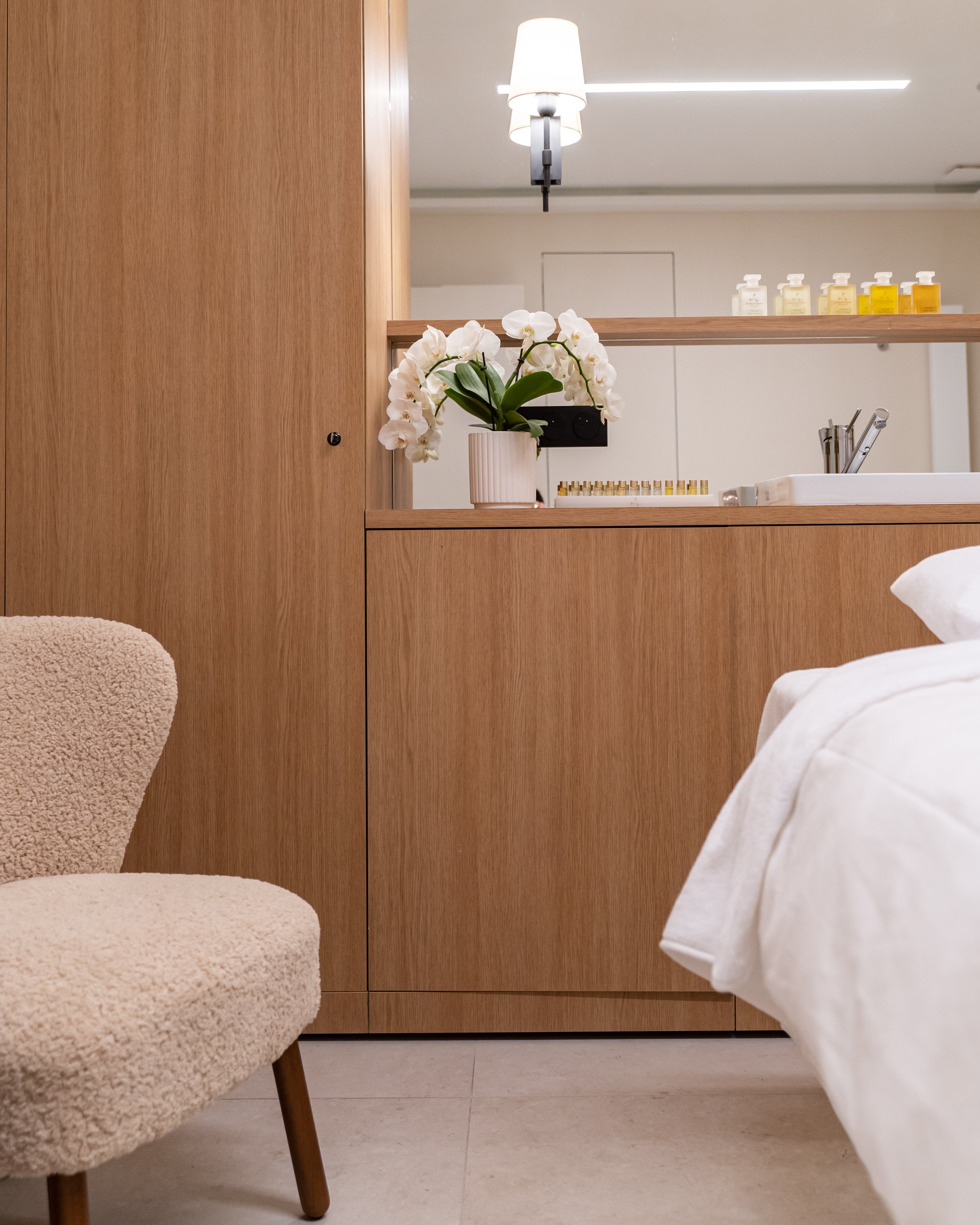 Spa Black Door Paris 8 - Rituel Glow & Relax 3H : Massage Signature 1H,  Soin Du Visage Bioeffect 1H et Accès au Spa 1H (1 Personne)