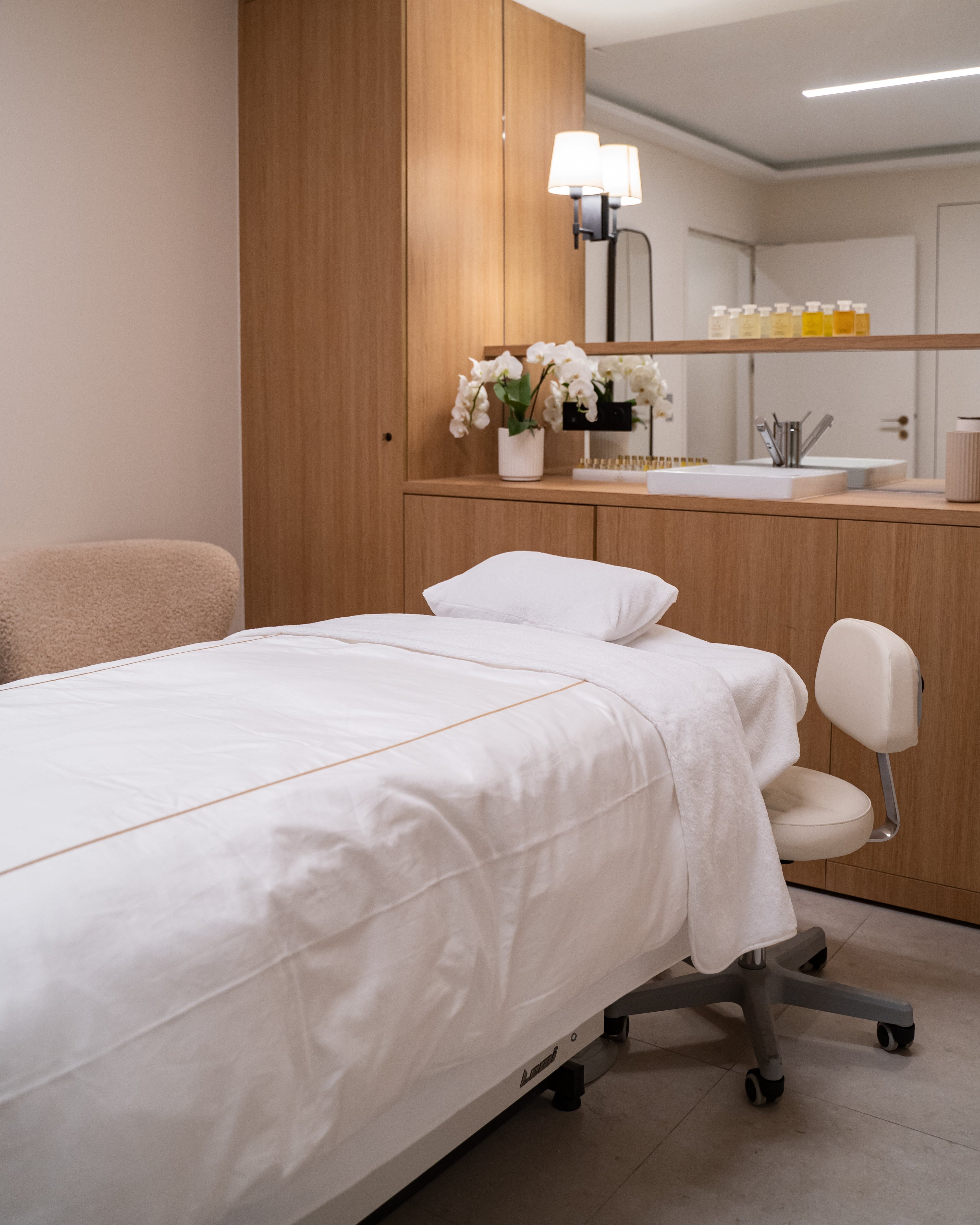 Spa Black Door Paris 8 - Rituel Glow & Relax 3H : Massage Signature 1H,  Soin Du Visage Bioeffect 1H et Accès au Spa 1H (1 Personne)