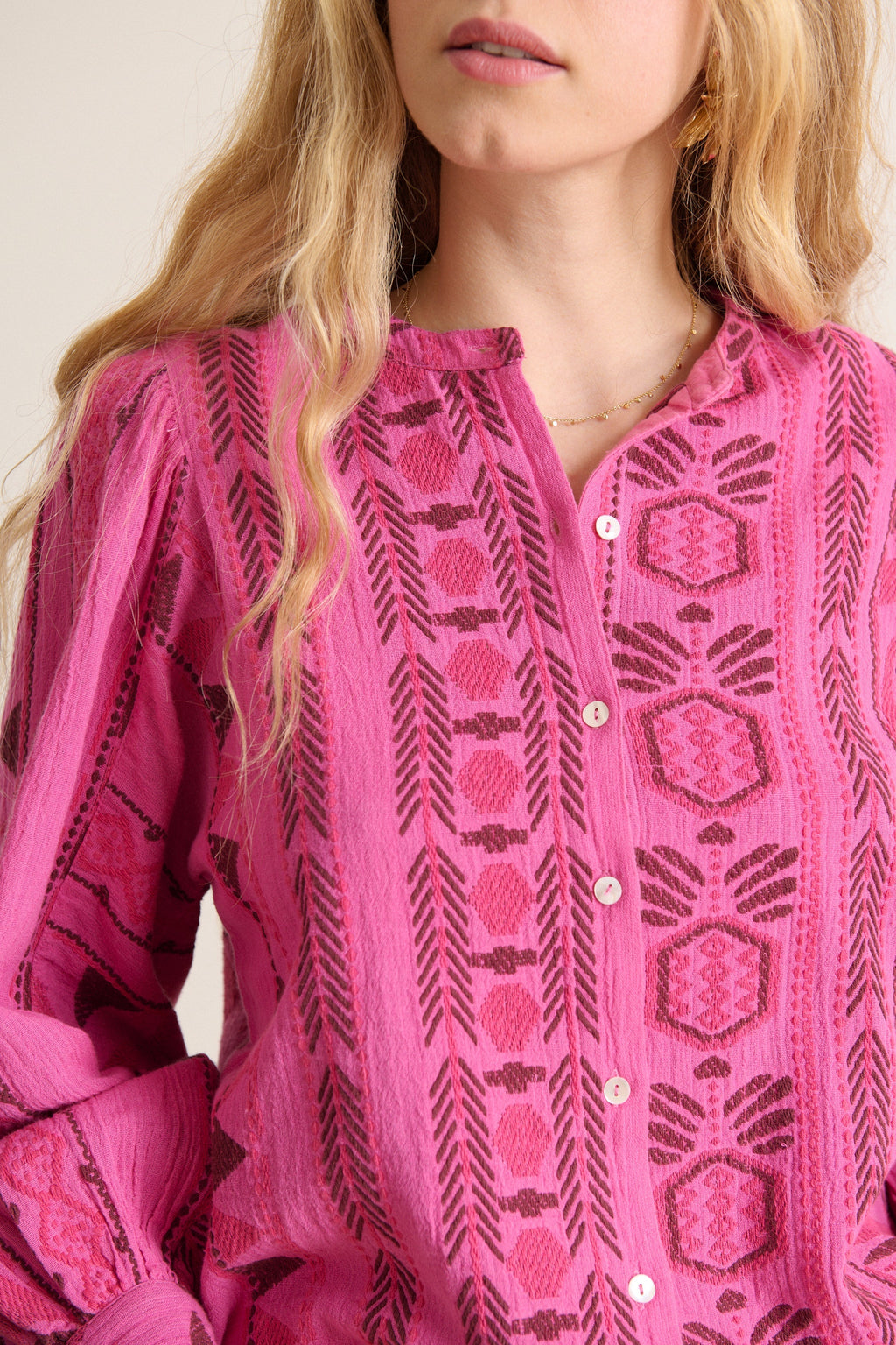 Blouse à manches larges motifs en découpes croisière azure