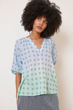 Blouse Garance manches ballon 3/4 dip dye bleu et vert col v et collection femme printemps été