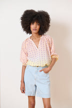 Blouse jaune en broderie plumetis, col V, manches 3/4 élastiques, teinture dip dye artisanale vêtement femme