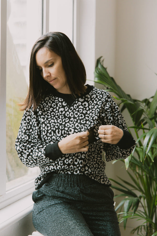 Panthère Black & White – Le Pull D’Allaitement