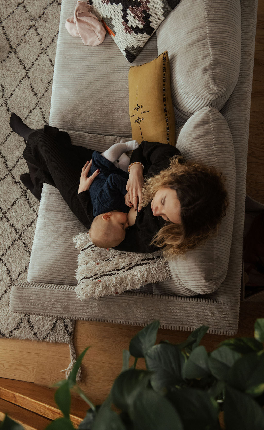 Ava – La Longue Robe Noire D’Allaitement