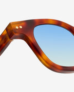 Gros plan sur la monture carré acétate des lunettes de soleil Bruce Ecaille