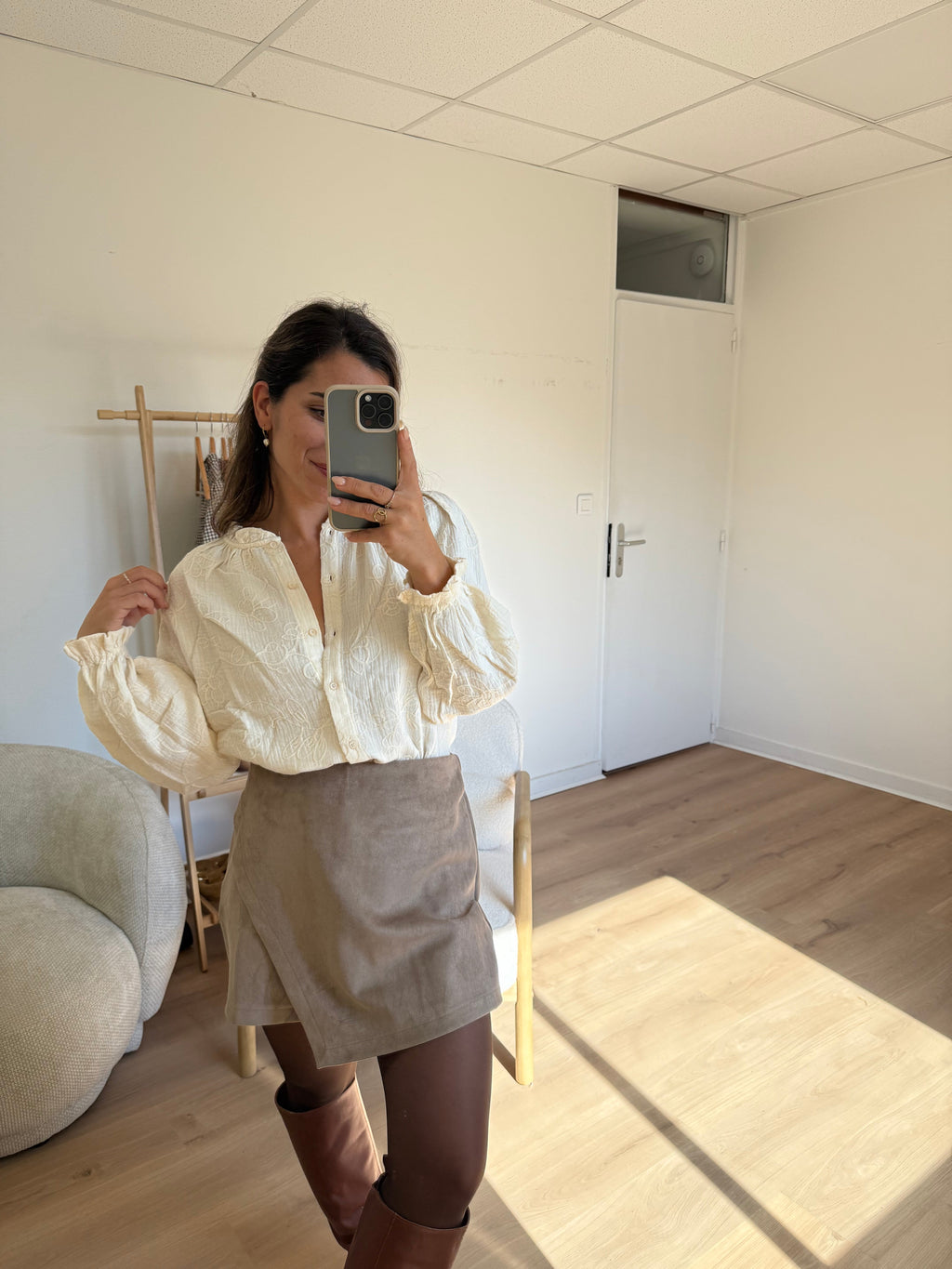 Jupe Short En Suédine Selena Taupe