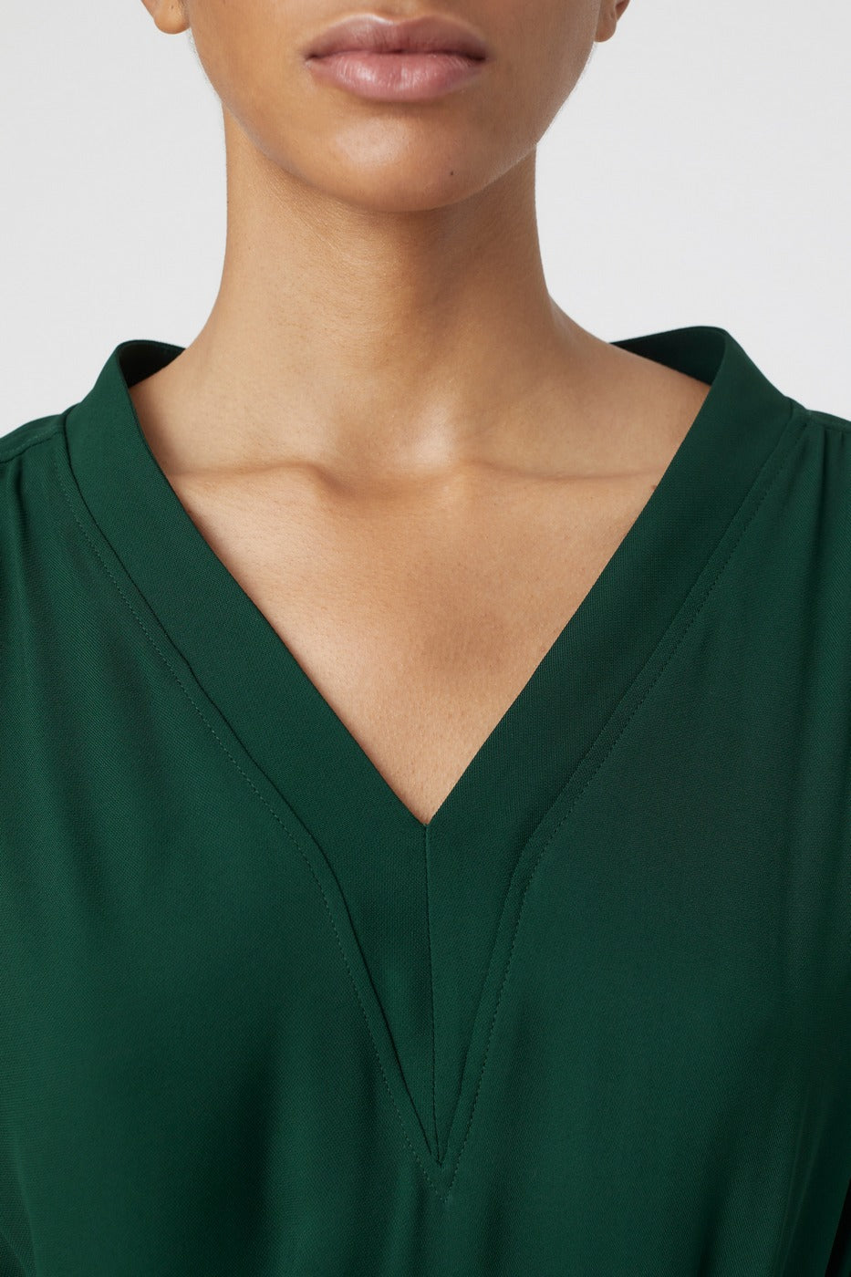 Robe À Col En V Avec Ceinture