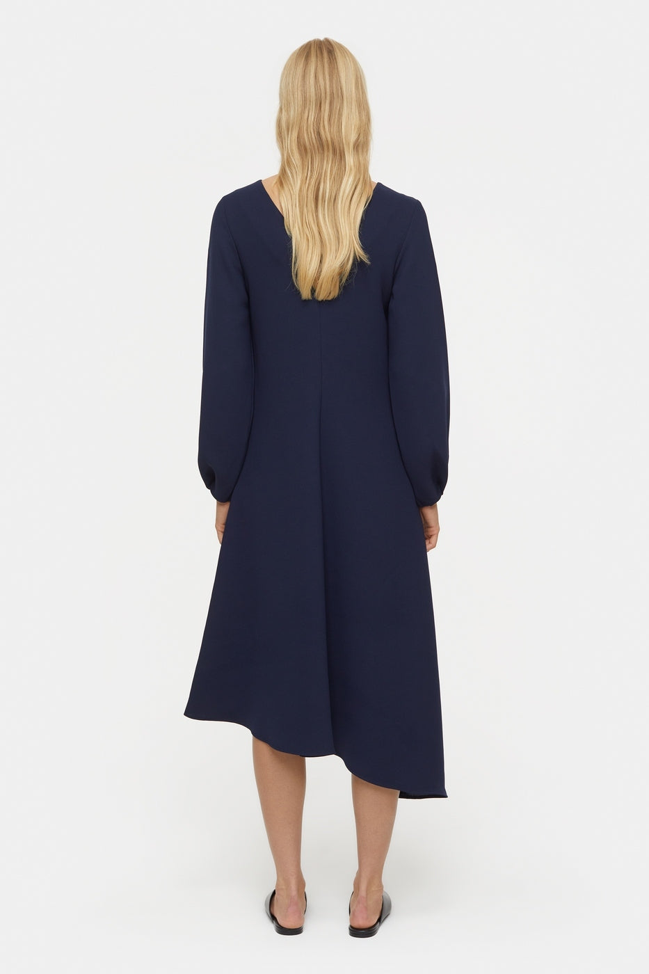 Robe À Manche Longues Et Col Profond