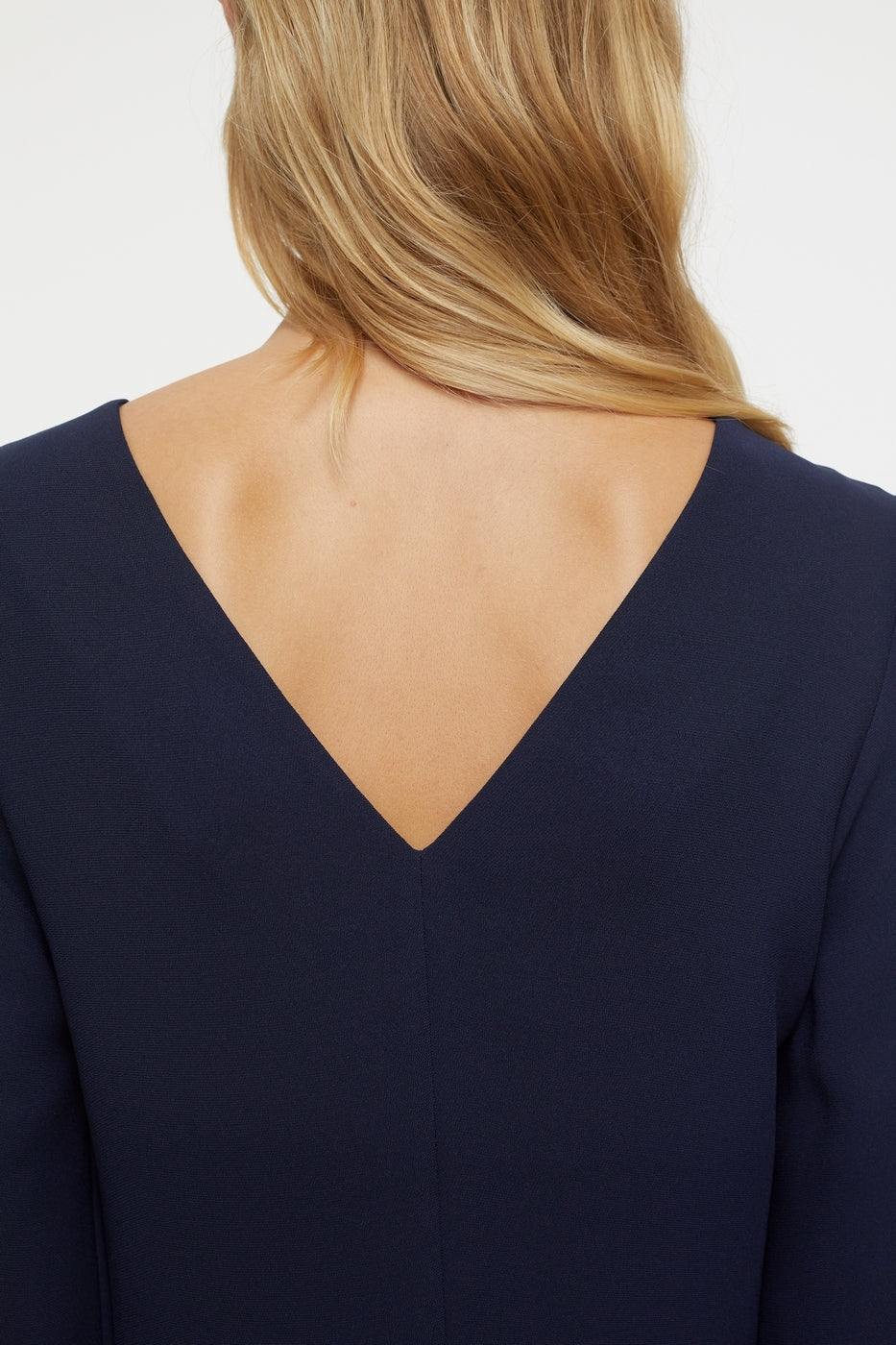 Robe À Manche Longues Et Col Profond