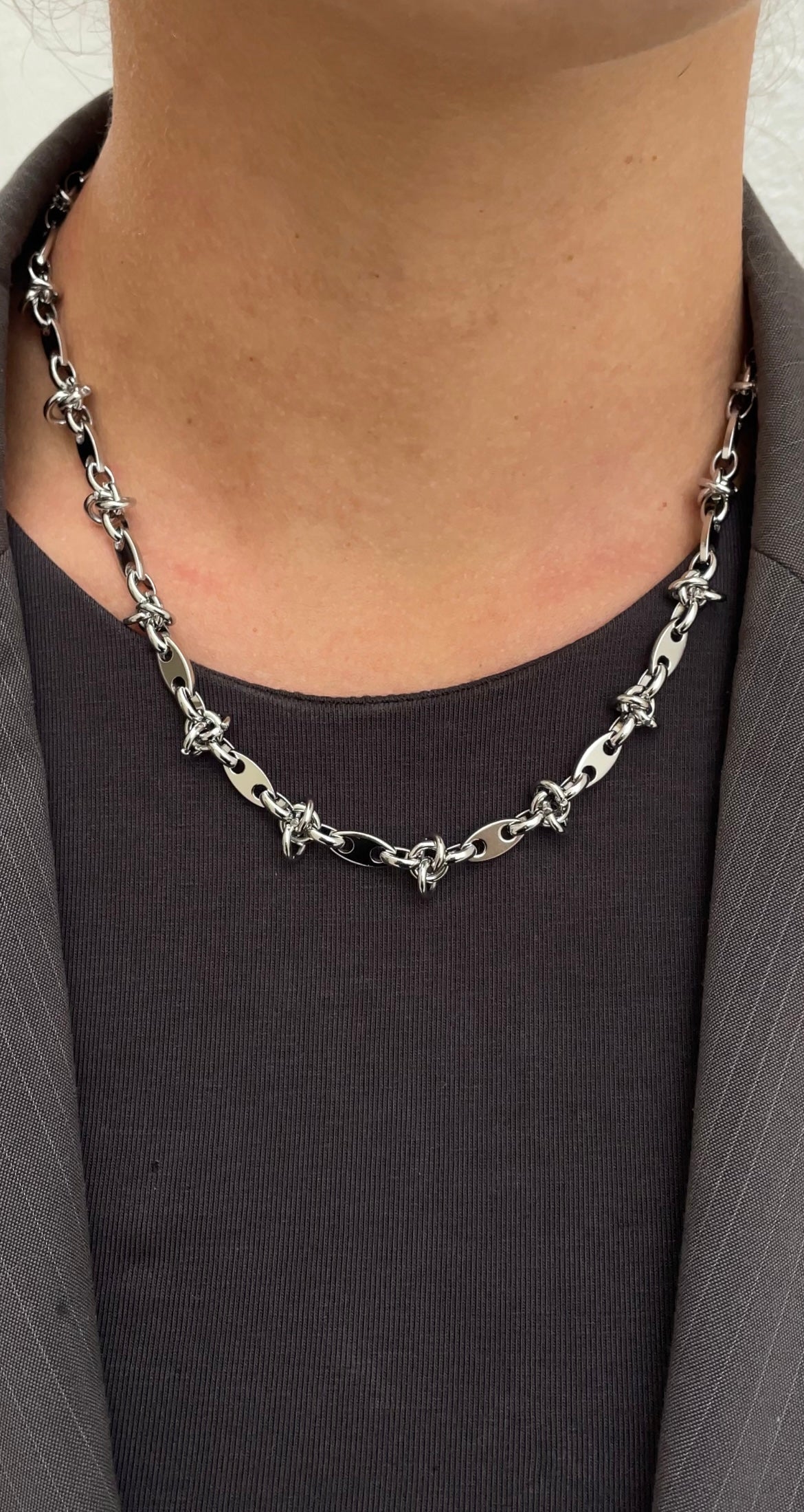 Collier Knot