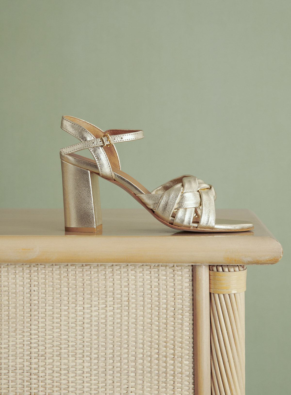 SANDALES A TALONS DORE COE PETITE MENDIGOTE