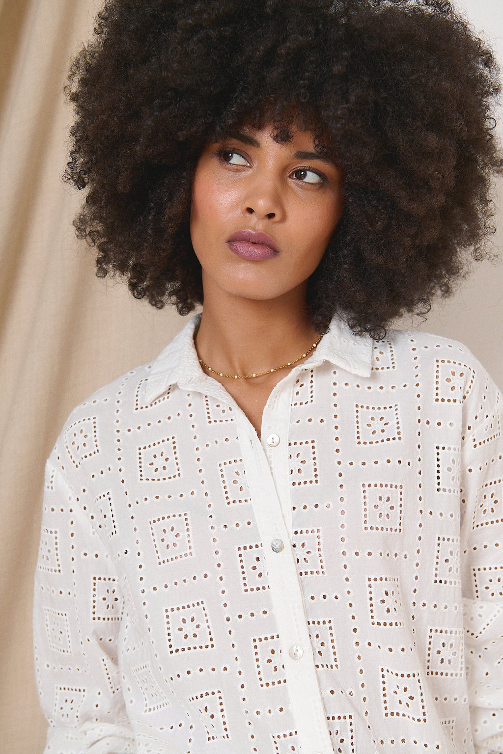 Chemise printemps été en coton broderie anglaise manches longues boutons nacrés marque française Garance 