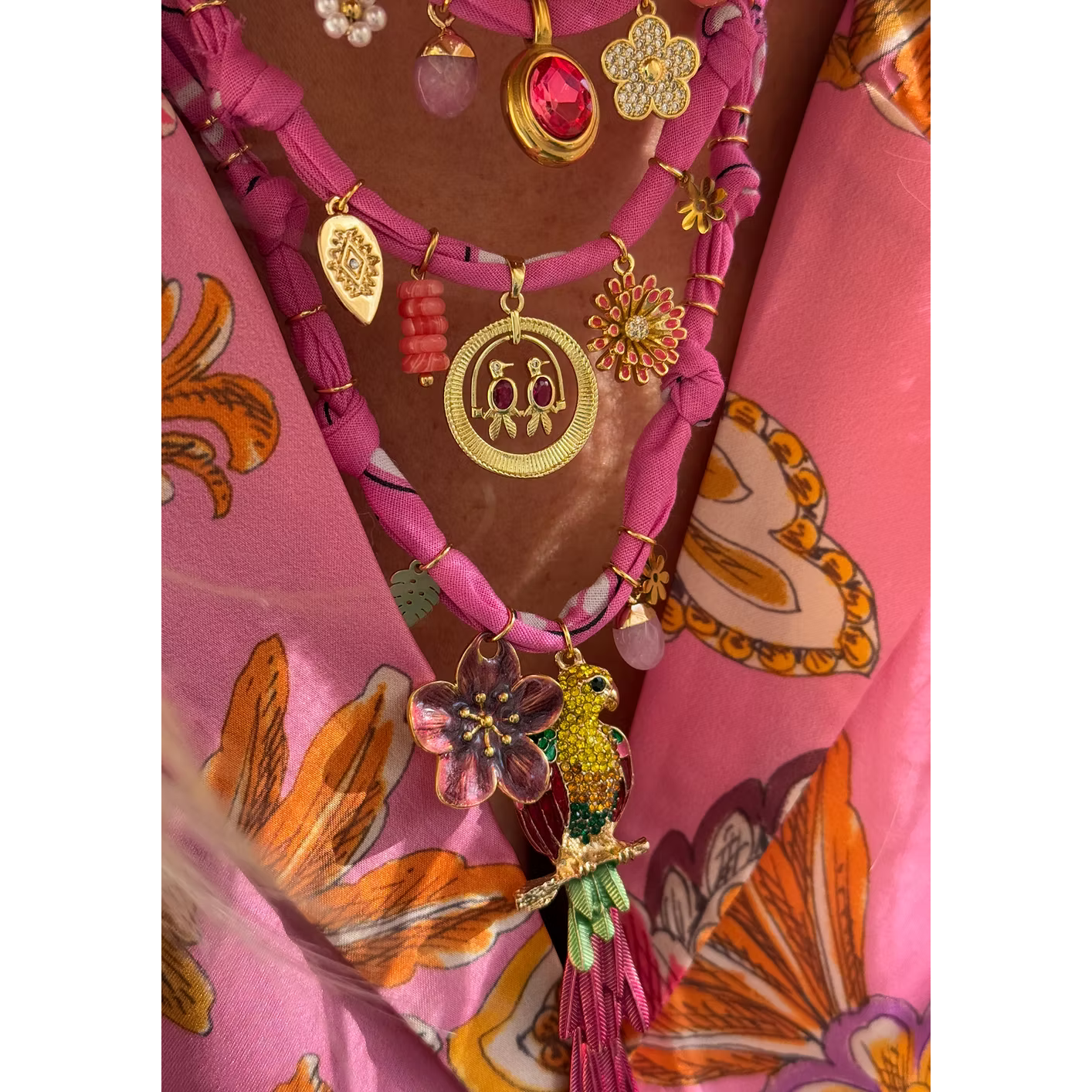 Collier Colombiana Perroquets A Balance Rose