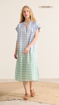 Robe midi ample en coton naturel col V fronces épaules et dos robe doublée motifs dip dye bleu et vert 