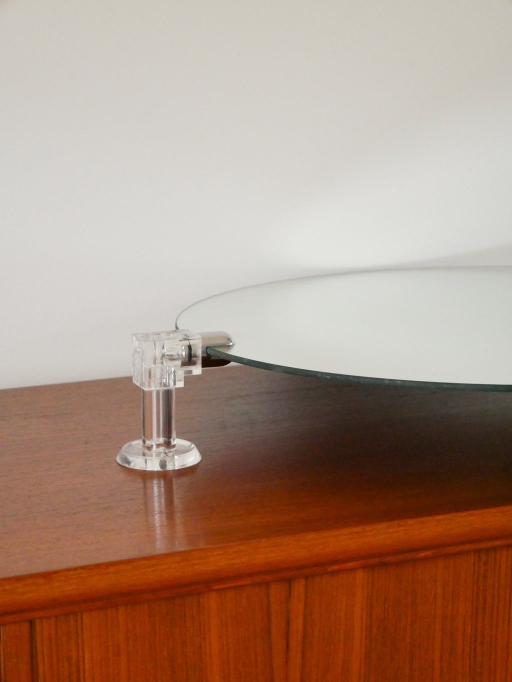 Grand Miroir En Plexi, Forme Ronde, Design, 1970 - 60 X 50 Cm