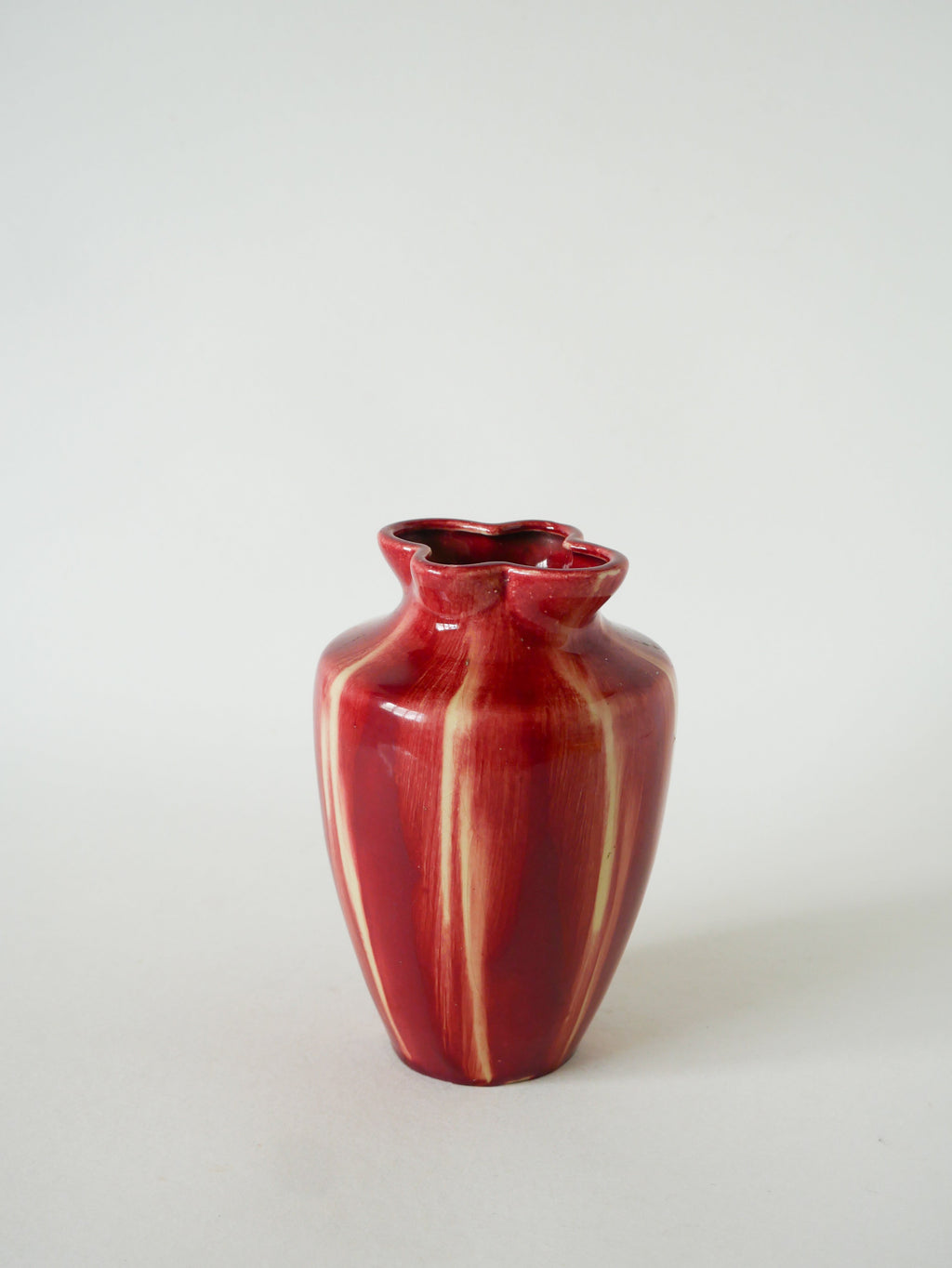 Vase En Céramique Vernissée, Encolure Fleur, Bordeaux, 1970 - 17 X 13 Cm