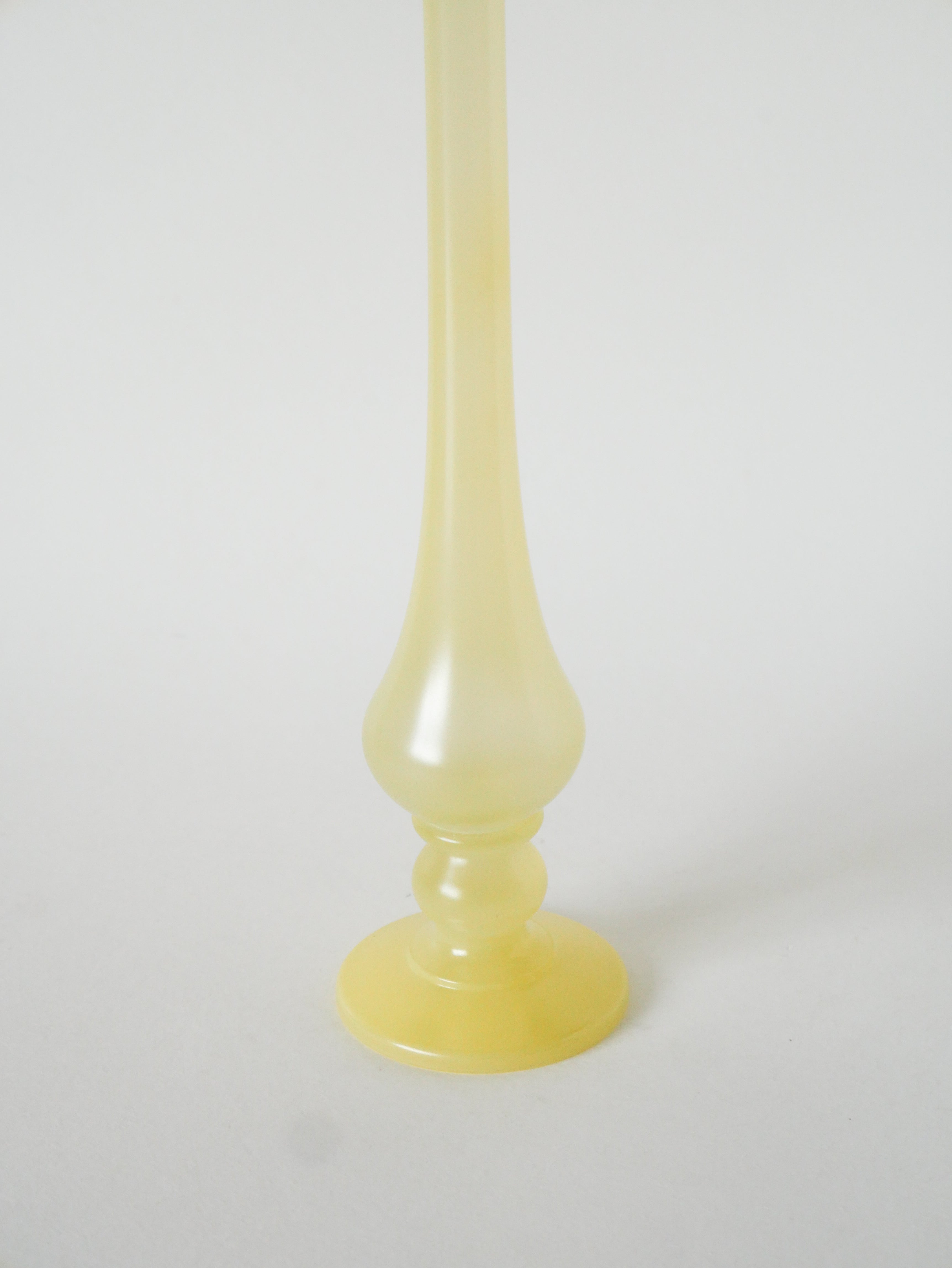 Grand Vase Soliflore En Opaline, Jaune Pastel, 1970