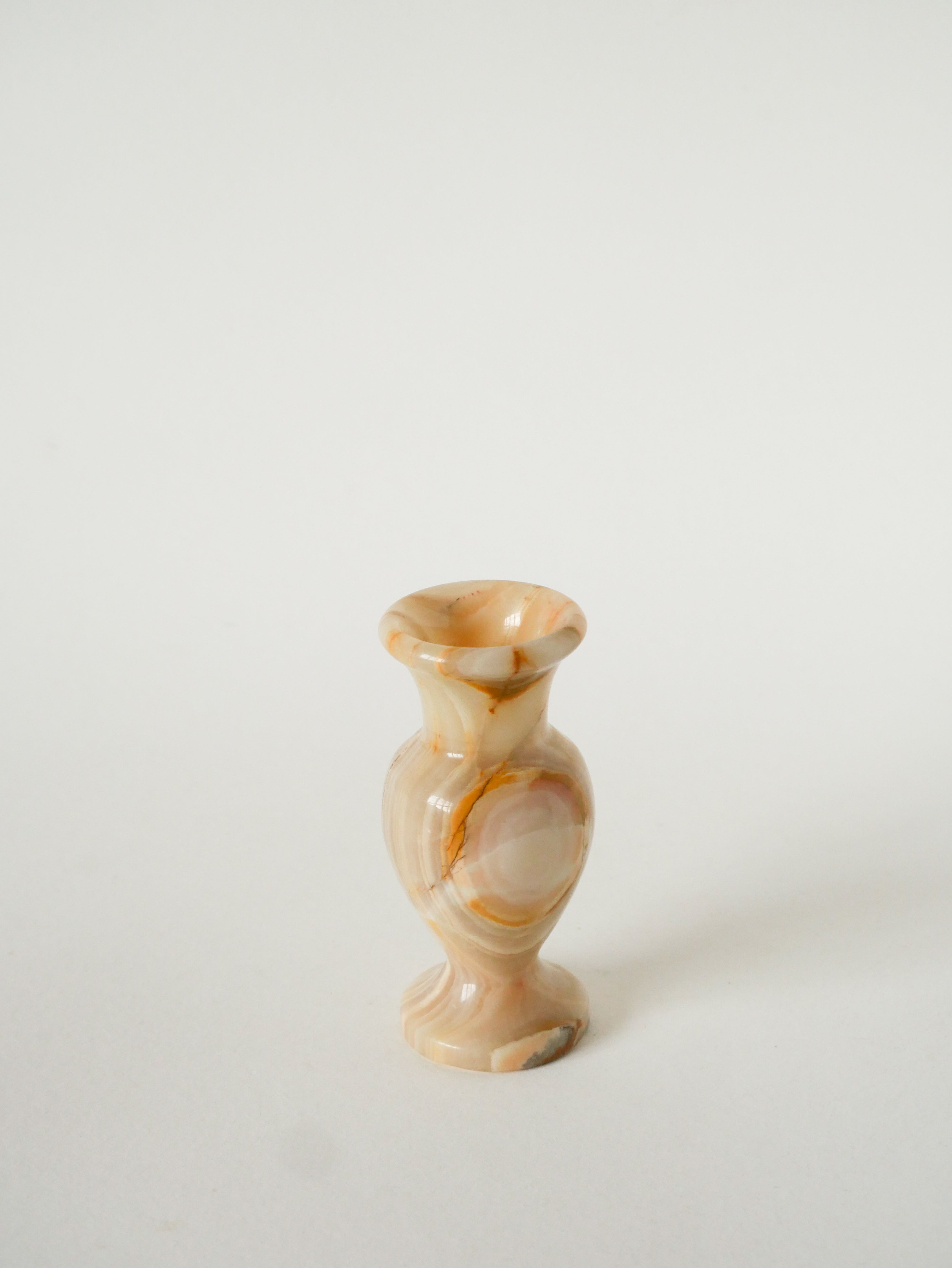 Petit Vase En Onyx, Beige, 1970 - 11.5 X 6 Cm