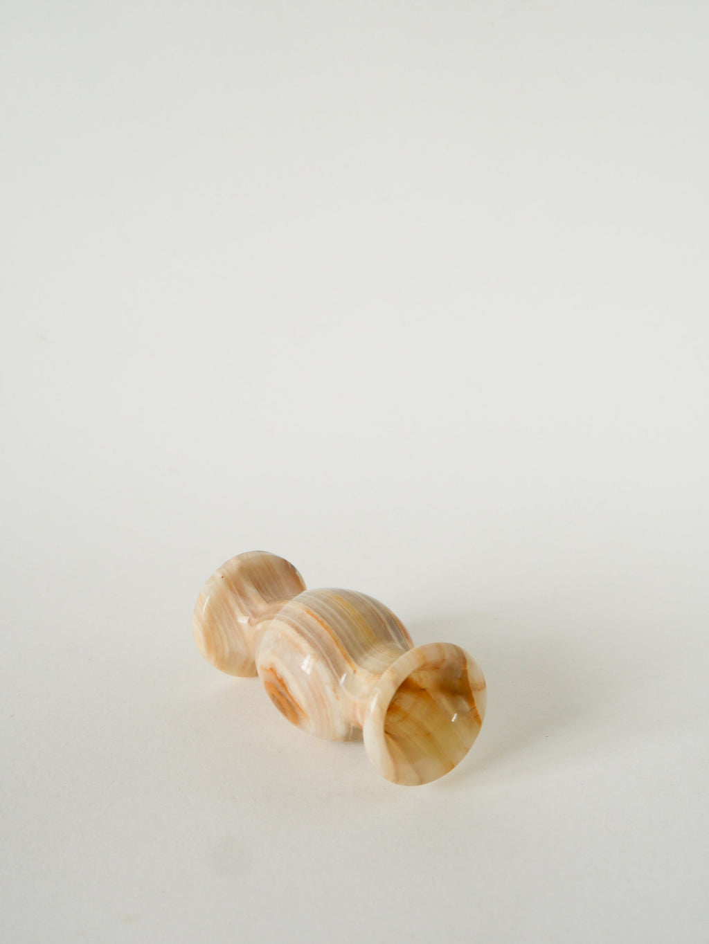 Petit Vase En Onyx, Beige, 1970 - 11.5 X 6 Cm