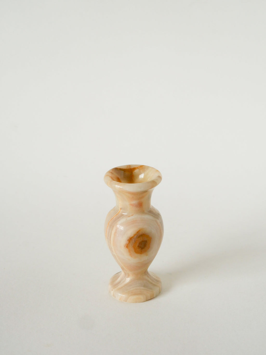 Petit Vase En Onyx, Beige, 1970 - 11.5 X 6 Cm