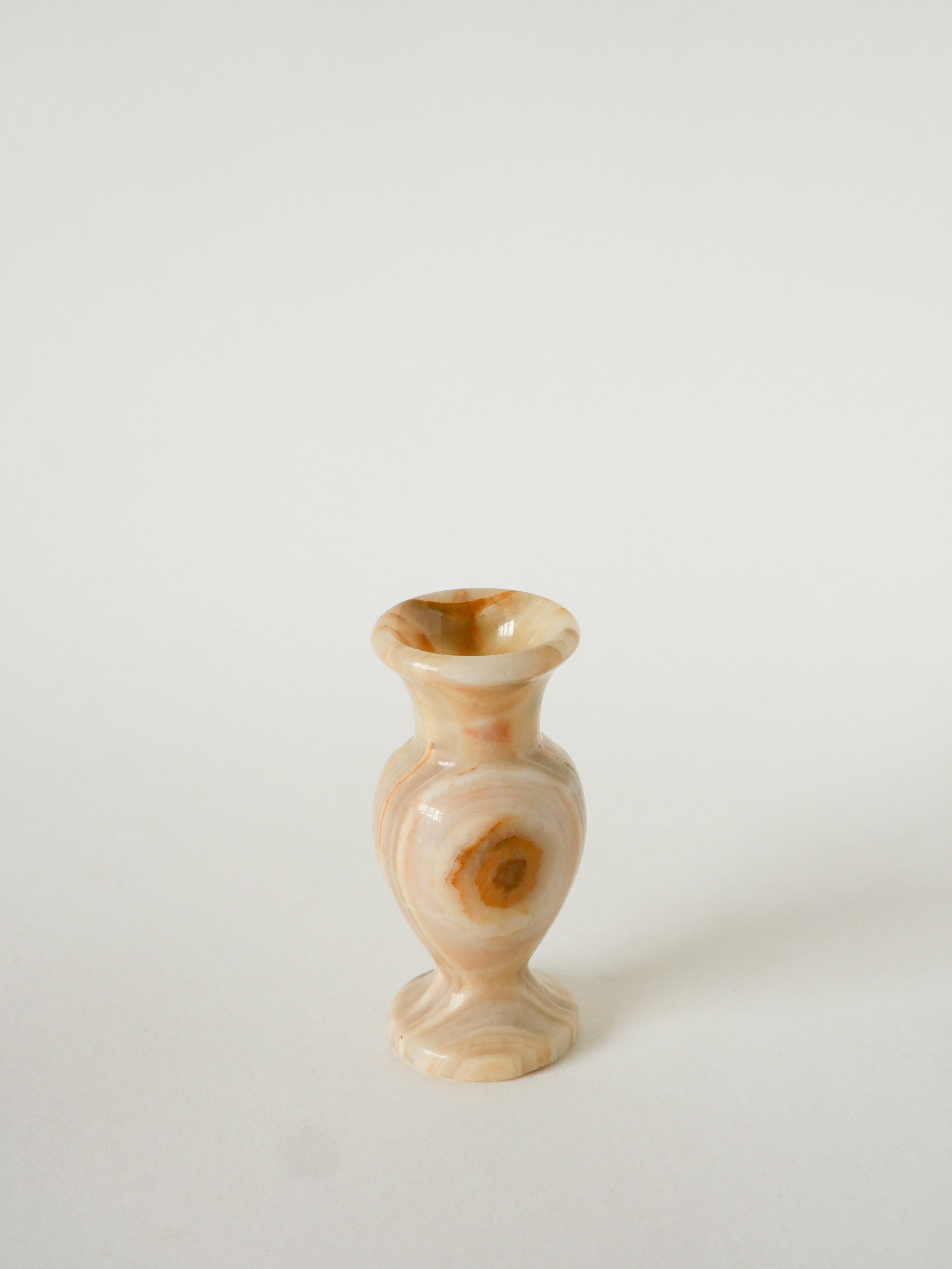 Petit Vase En Onyx, Beige, 1970 - 11.5 X 6 Cm