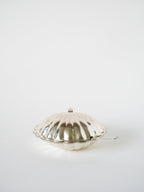Beurrier Coquillage En Inox Et Verre Blanc - Avec Couteau - 1970