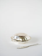 Beurrier Coquillage En Inox Et Verre Blanc - Avec Couteau - 1970