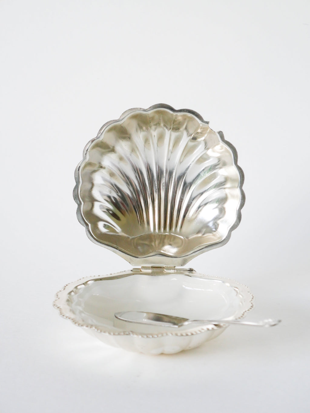 Beurrier Coquillage En Inox Et Verre Blanc - Avec Couteau - 1970