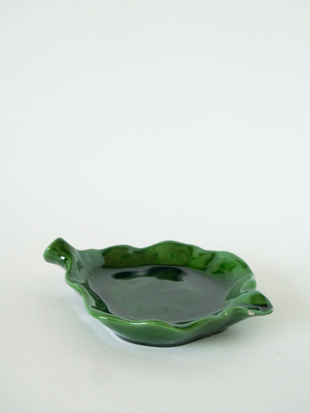Vide-Poche Feuille En Barbotine, Vert, 1970 - 14 X 14 Cm