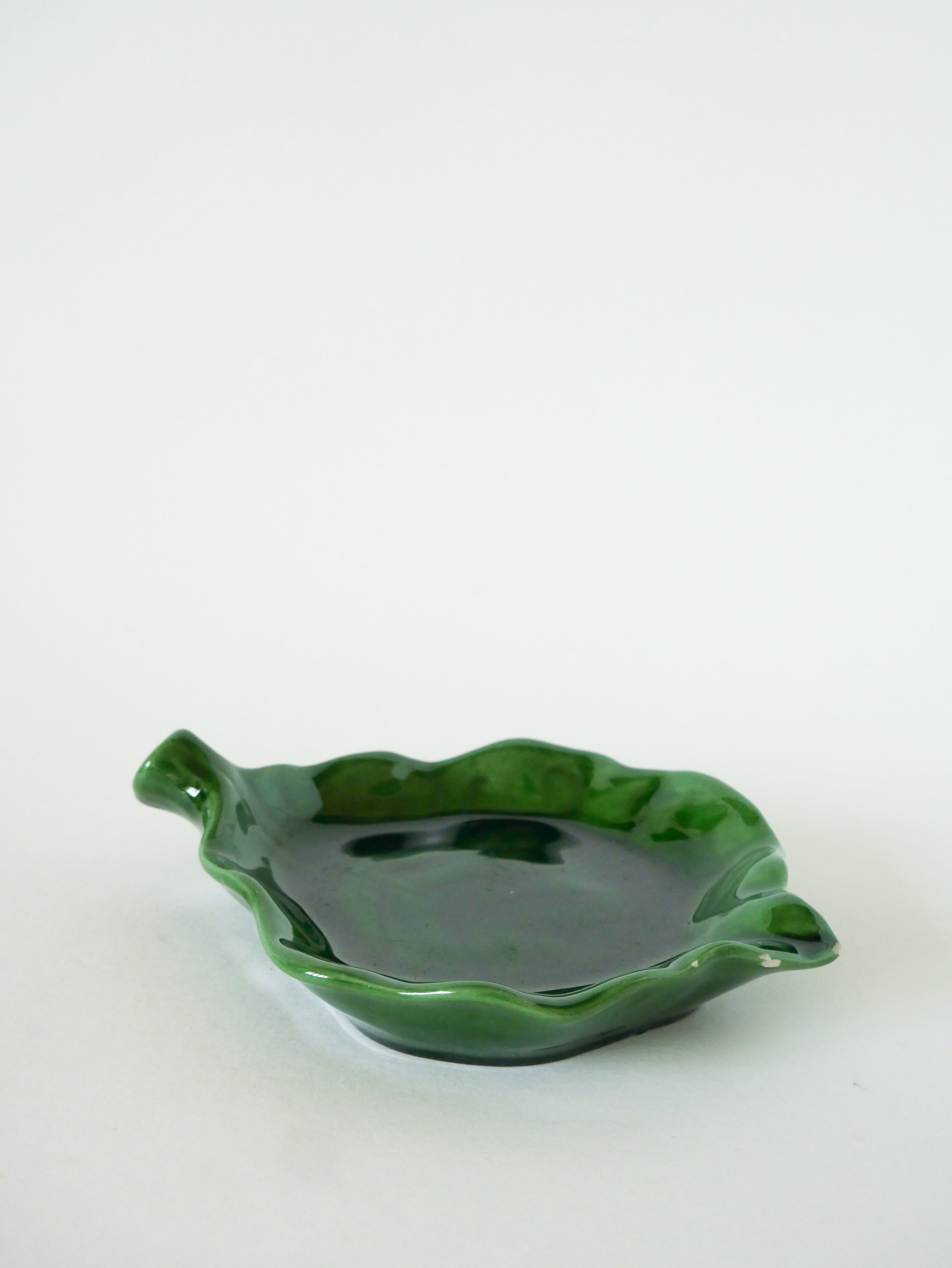 Vide-Poche Feuille En Barbotine, Vert, 1970 - 14 X 14 Cm
