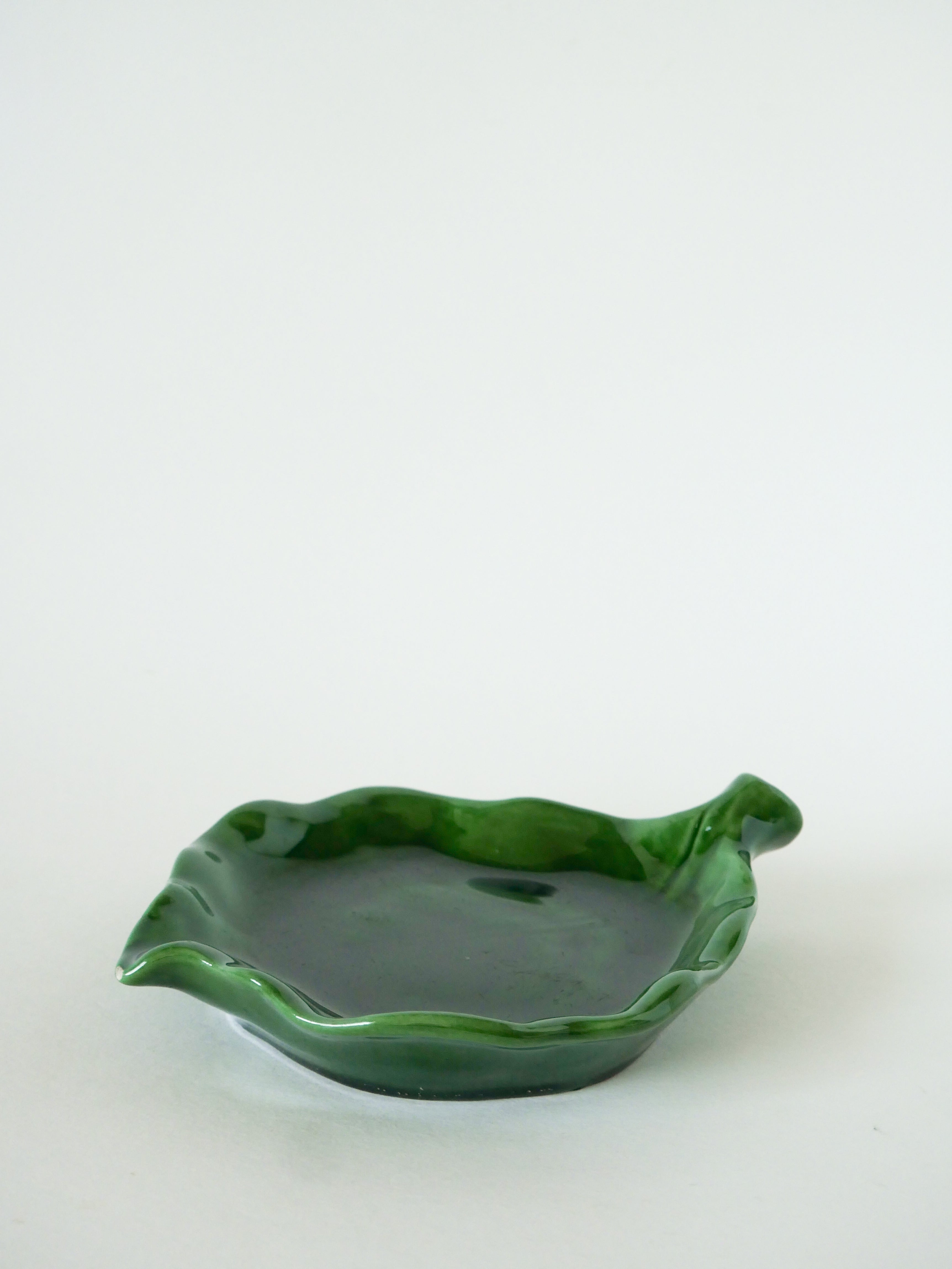 Vide-Poche Feuille En Barbotine, Vert, 1970 - 14 X 14 Cm