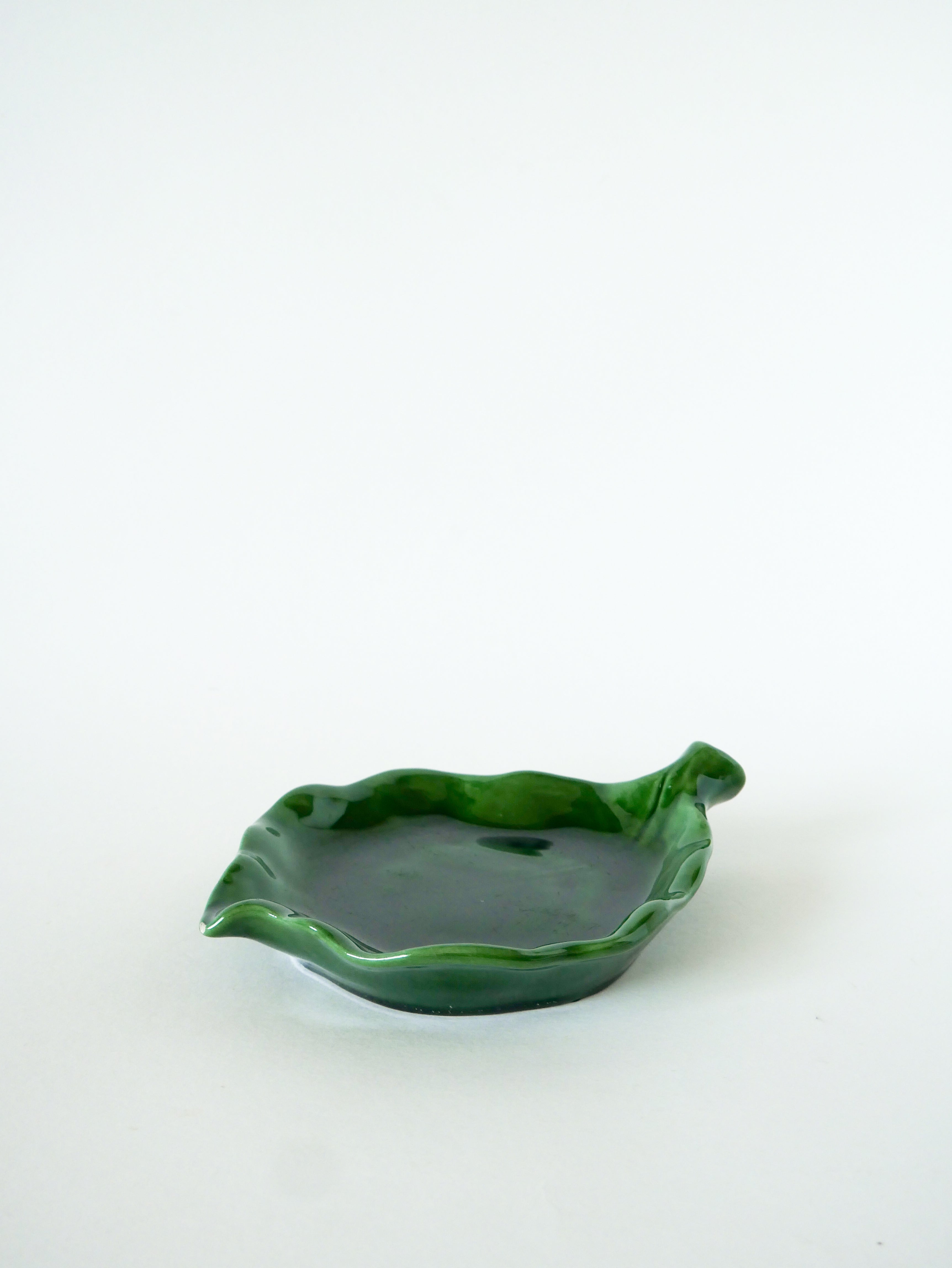 Vide-Poche Feuille En Barbotine, Vert, 1970 - 14 X 14 Cm