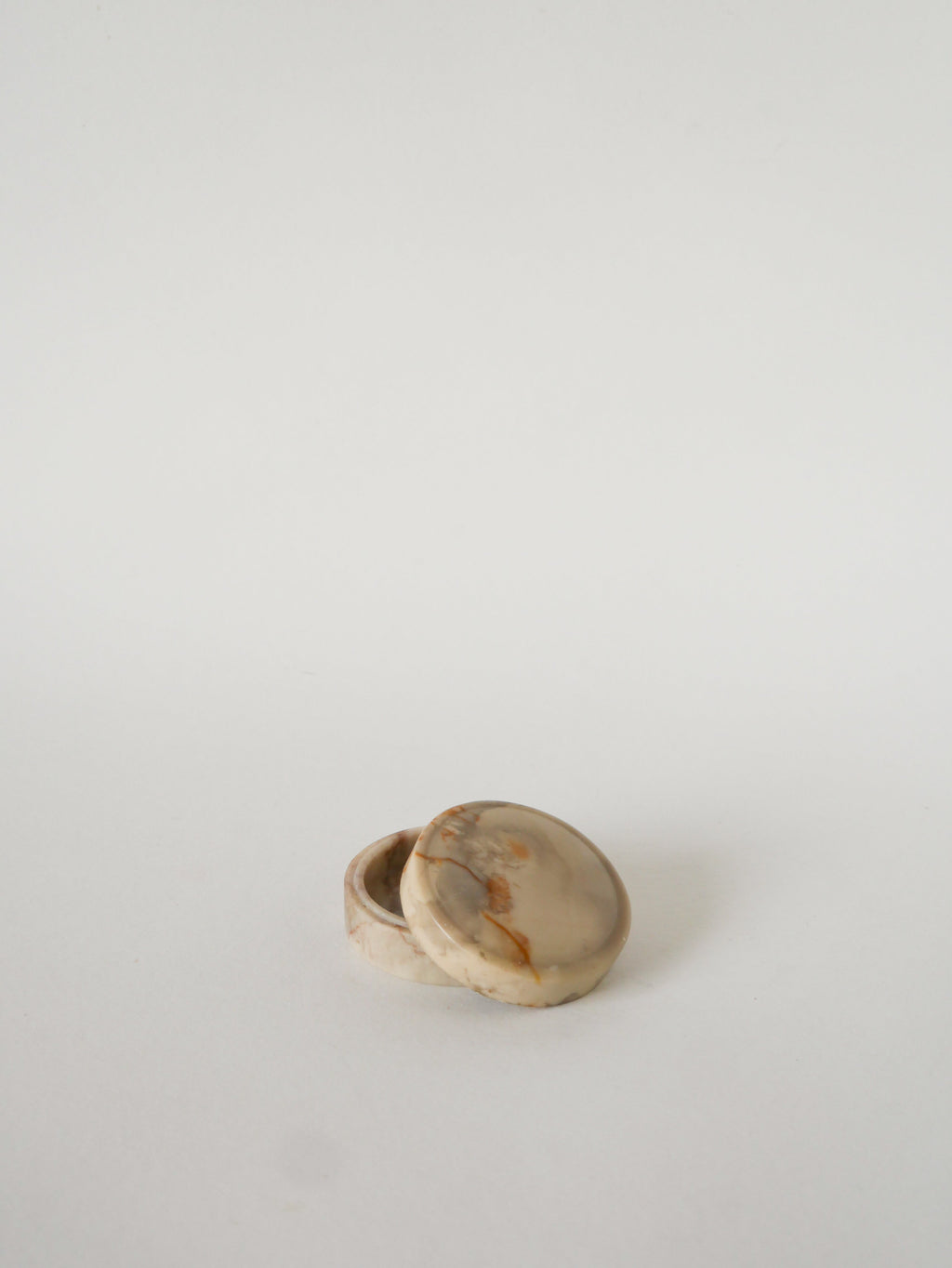 Petite Boîte En Albâtre, Forme Ronde, Beige, Design, 1970 - 7 Cm