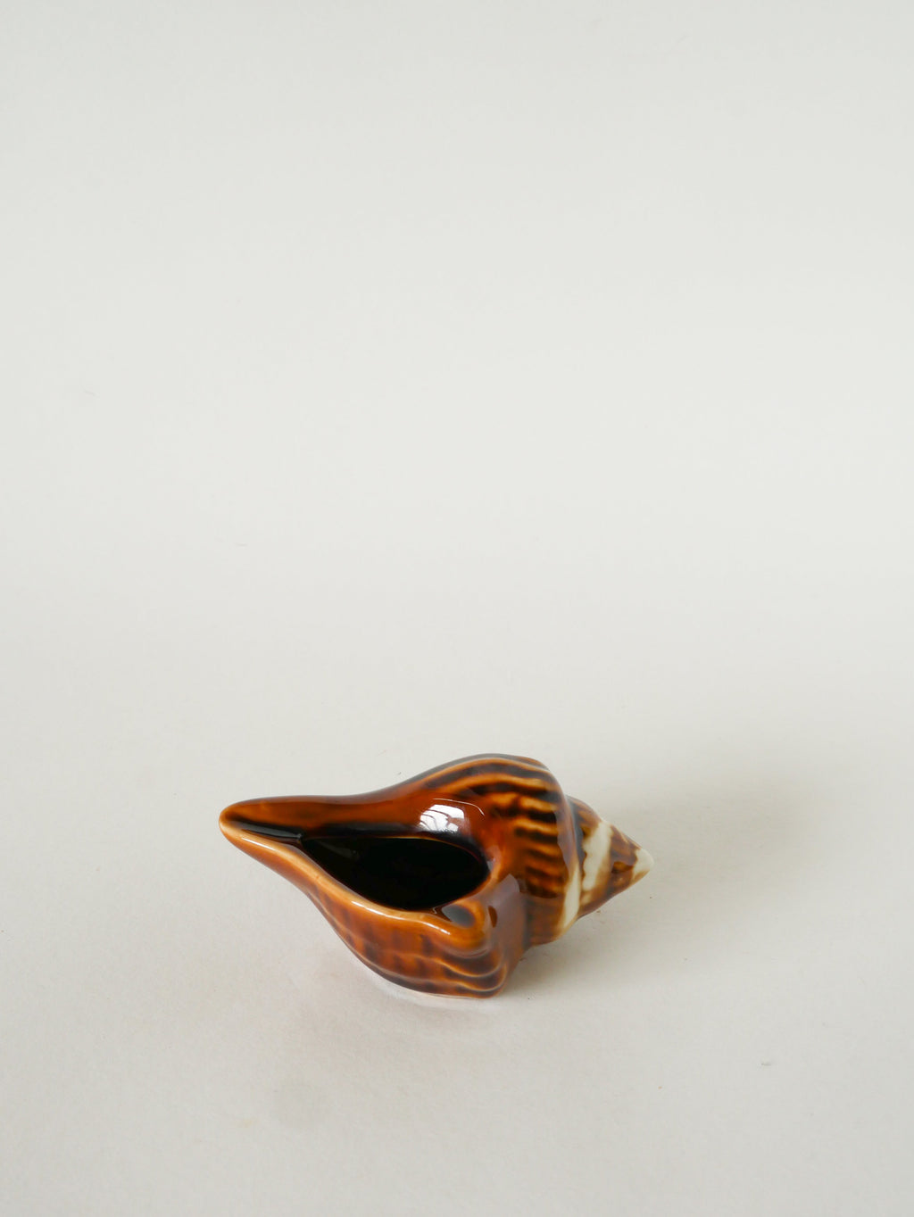 Vide-Poche Coquillage En Barbotine, Marron Clair, 1970 - 15 X 10 Cm
