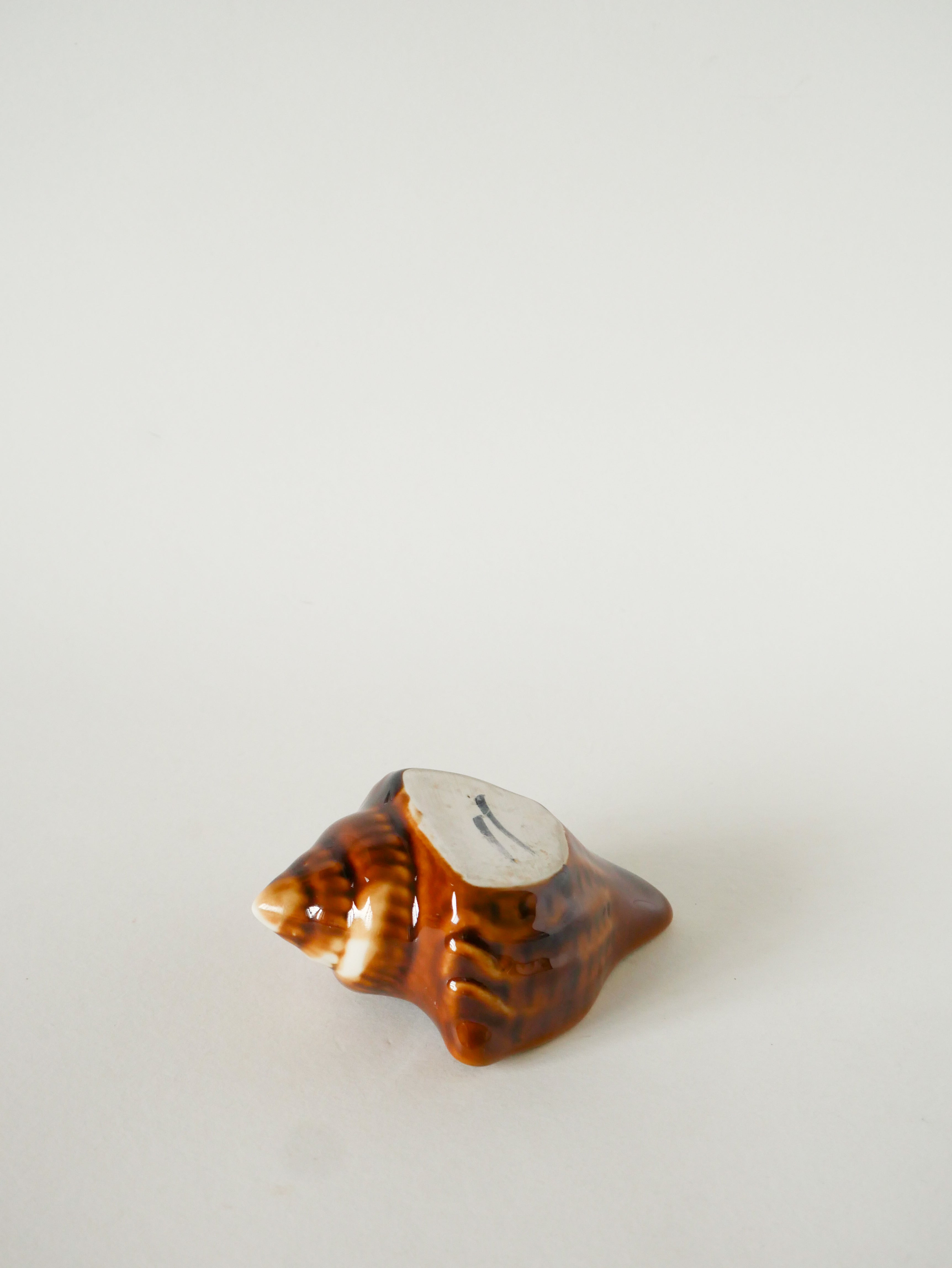 Vide-Poche Coquillage En Barbotine, Marron Clair, 1970 - 15 X 10 Cm