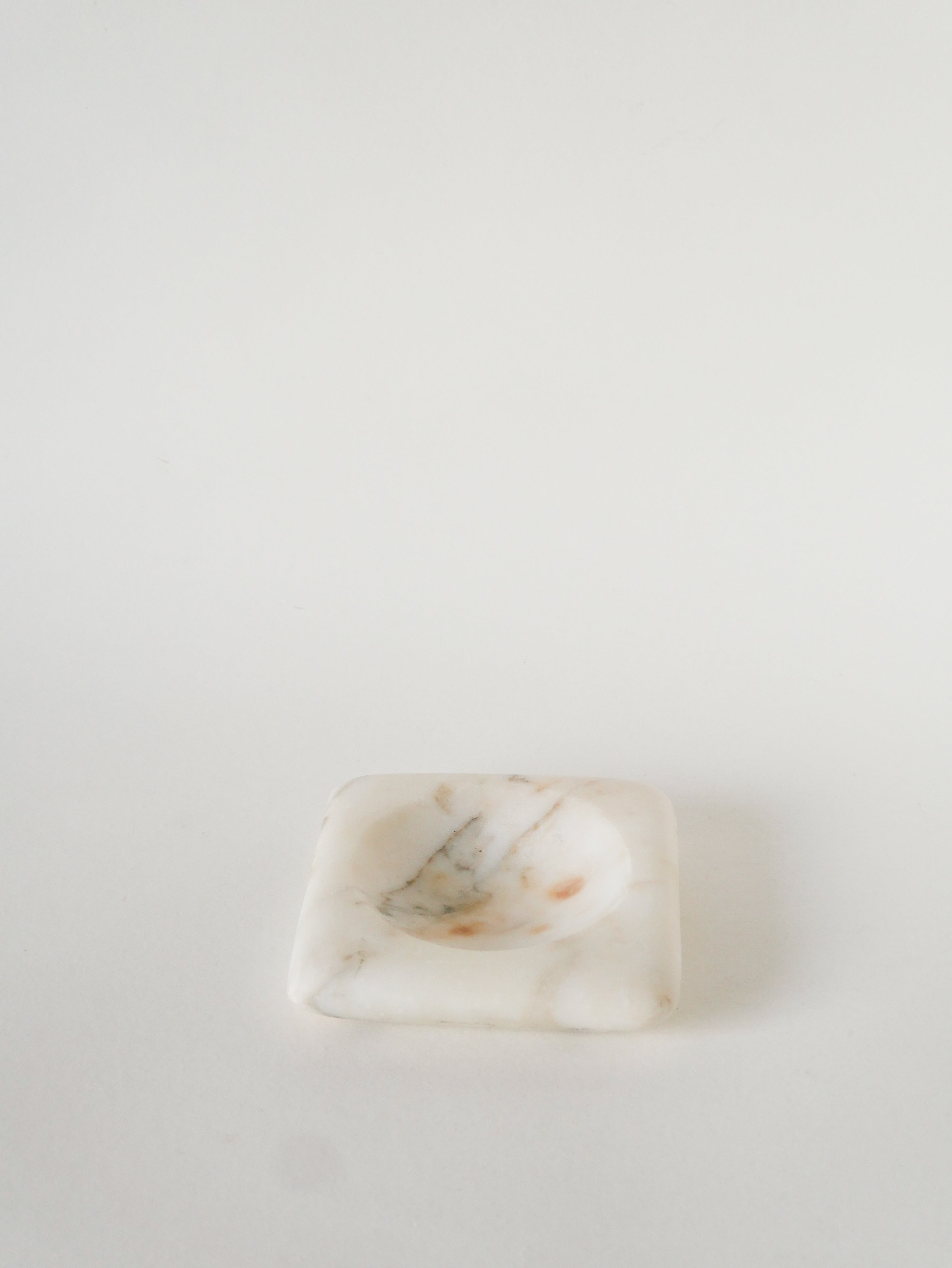 Vide-Poche En Albâtre, Forme Ronde, Blanc Et Gris, Design, 1970 - 13 X 13 Cm